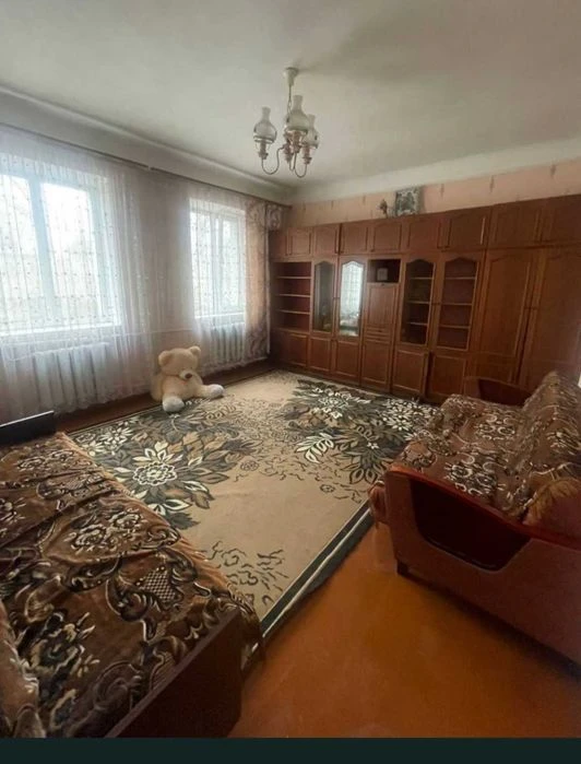 Продається частина цегляного будинку, по документах 2 кімнат