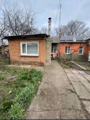 Продається частина цегляного будинку, по документах 2 кімнат