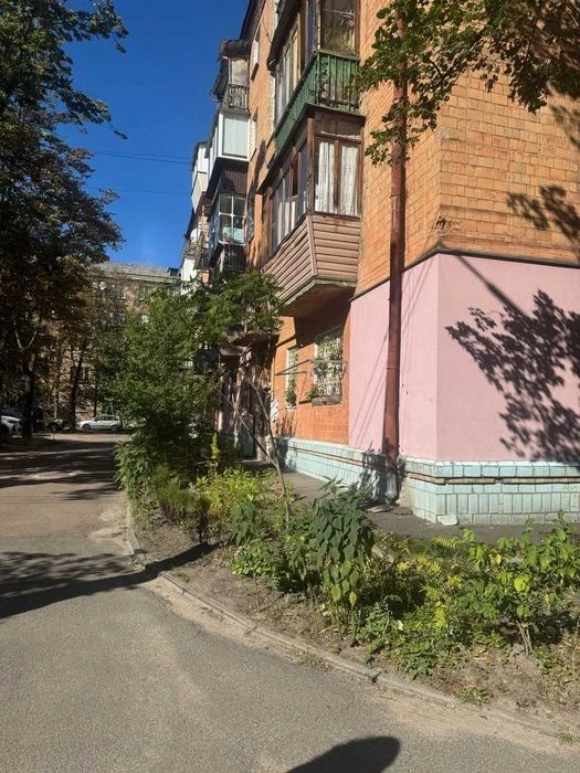 Продаж 3-тної квартири Саратовська 49 ! Зелений район ! Нивк