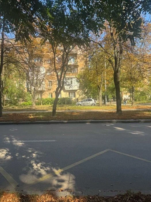 Продаж 3-тної квартири Саратовська 49 ! Зелений район ! Нивк
