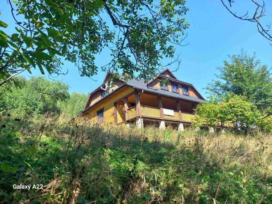 Пропонуємо до продажу будинок у мальовничій локації серед гі