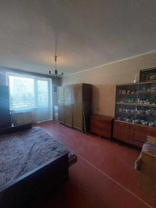 Продам 32000 Двокімнатна. Салтівка. Житловий стан.