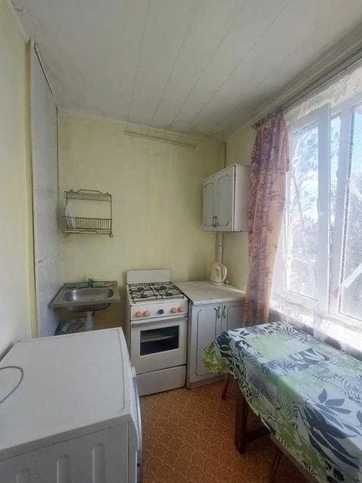 Продам 32000 Двокімнатна. Салтівка. Житловий стан.