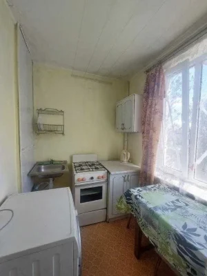 Продам 32000 Двокімнатна. Салтівка. Житловий стан.