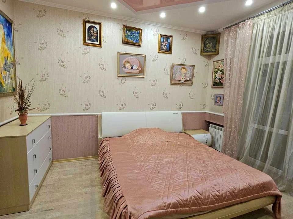 Квартира. Київ, Печерський узвіз