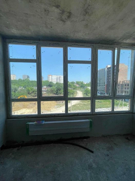 45200   Продаж 1  - квартири Рауш, Виставка