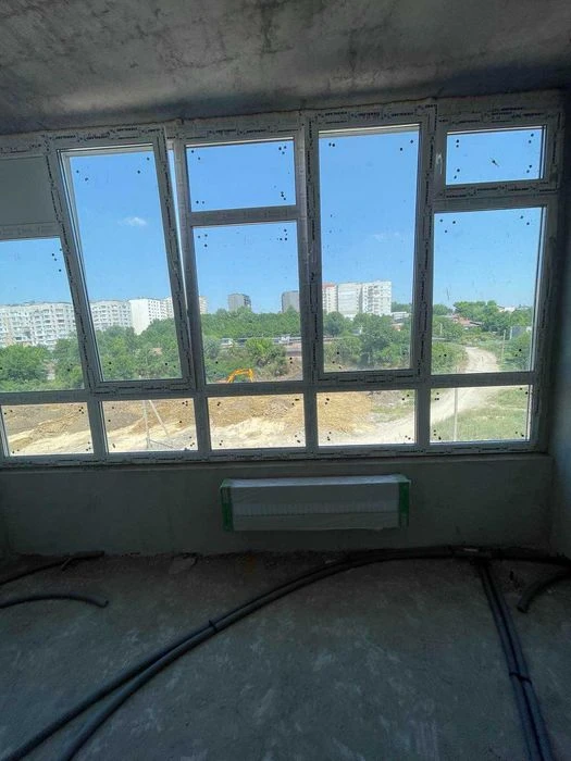 45200   Продаж 1  - квартири Рауш, Виставка