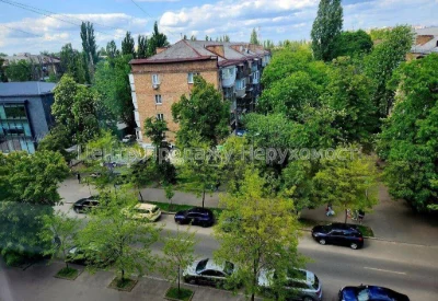 Продаж 4-кімнатної квартири у Києві