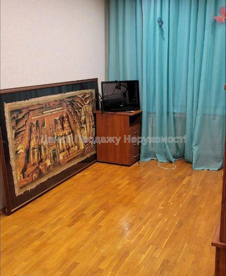 Продаж 4-кімнатної квартири у Києві