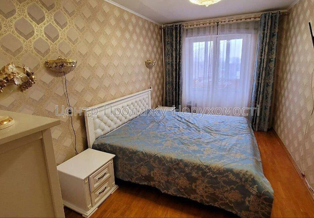 Продаж 4-кімнатної квартири у Києві