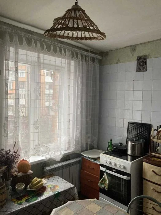 Продаж трьохкімнатної квартири  80 м2 3/9 пов. Ремонт р-н По