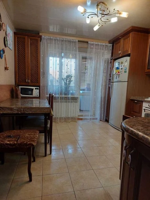Продаж 2 кім. квартири. 62 м2. Індив. газ. опал. 2 балк. Цен