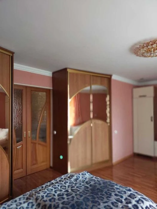 Продаж 2 кім. квартири. 62 м2. Індив. газ. опал. 2 балк. Цен
