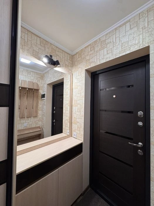 Продам 1к квартиру.Кирпичный дом Красный камень 50000$