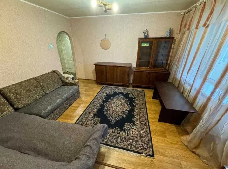 I will sell a cozy 3-room apartment of Mikhail Hrushevsky Karl Lybkn