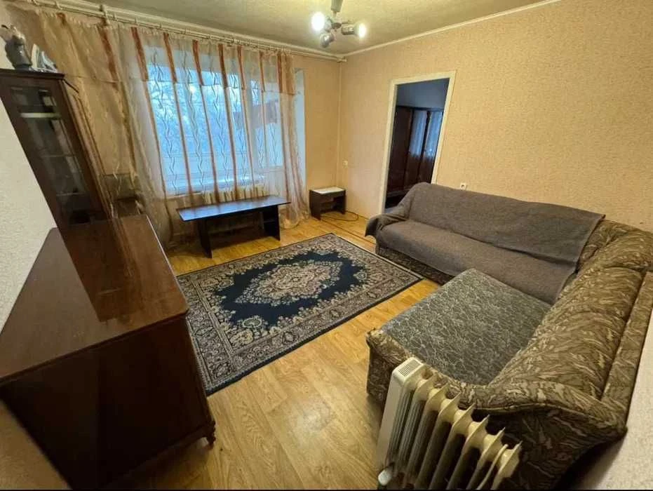 I will sell a cozy 3-room apartment of Mikhail Hrushevsky Karl Lybkn