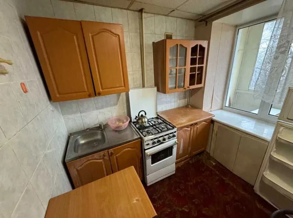 I will sell a cozy 3-room apartment of Mikhail Hrushevsky Karl Lybkn