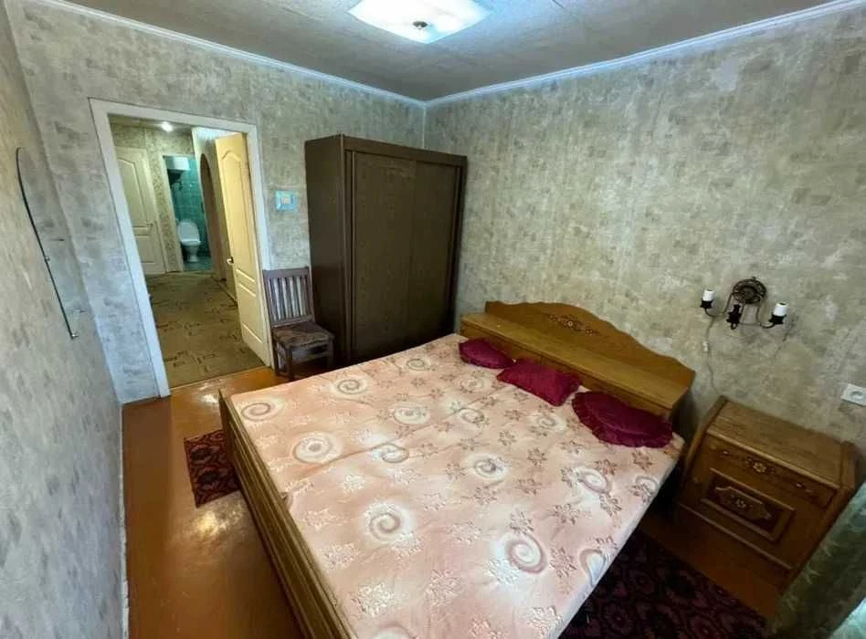 I will sell a cozy 3-room apartment of Mikhail Hrushevsky Karl Lybkn