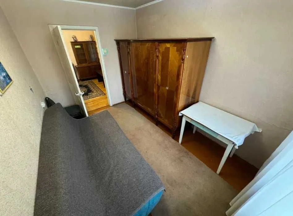 I will sell a cozy 3-room apartment of Mikhail Hrushevsky Karl Lybkn