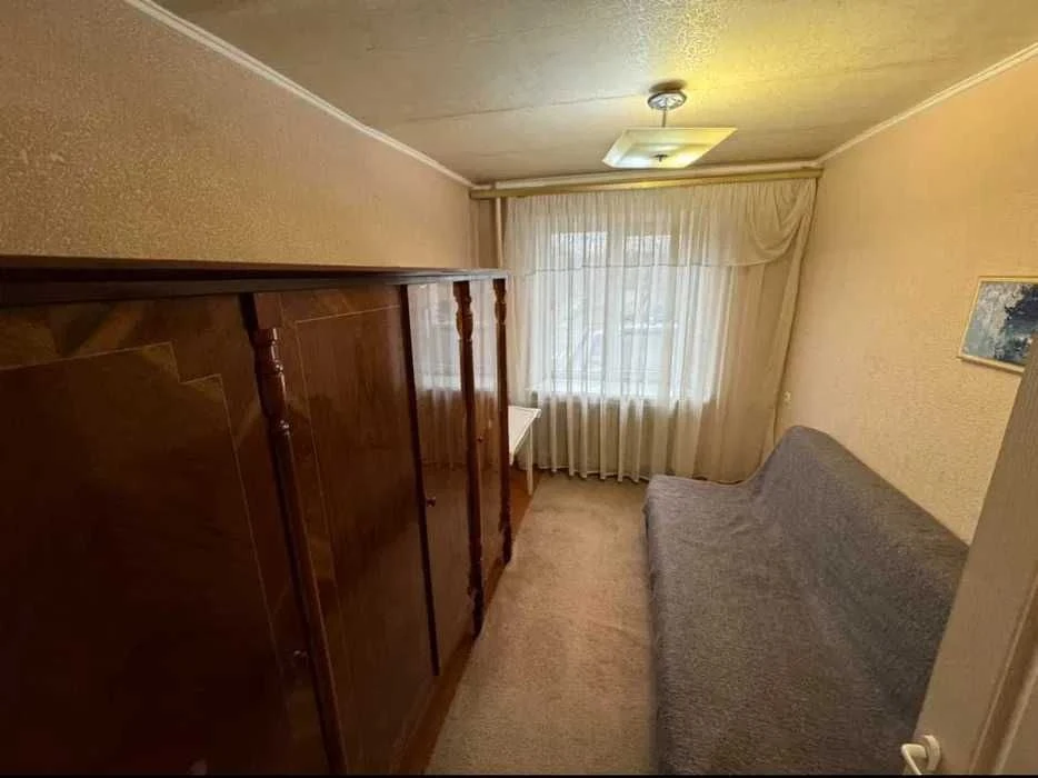 I will sell a cozy 3-room apartment of Mikhail Hrushevsky Karl Lybkn