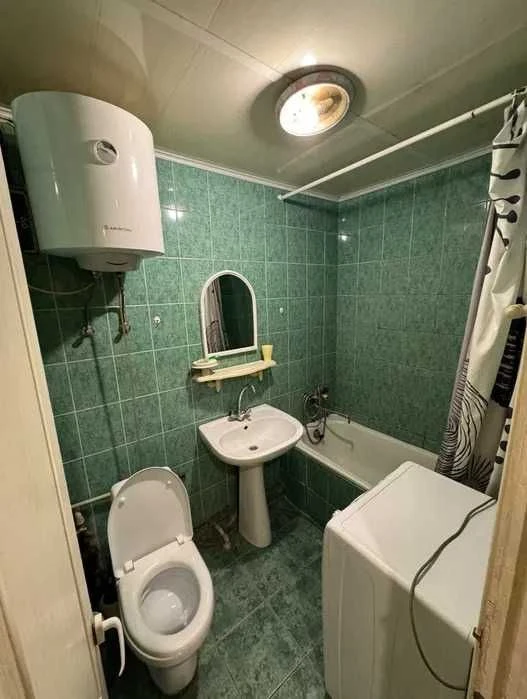 I will sell a cozy 3-room apartment of Mikhail Hrushevsky Karl Lybkn