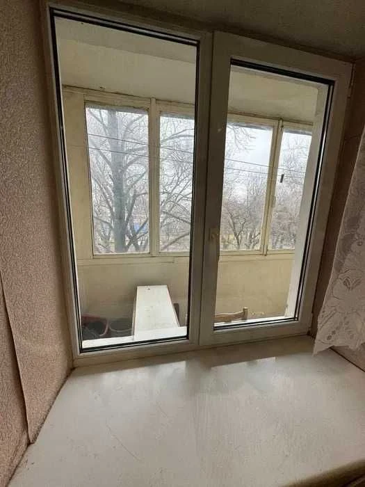 I will sell a cozy 3-room apartment of Mikhail Hrushevsky Karl Lybkn
