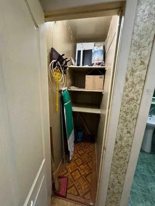 I will sell a cozy 3-room apartment of Mikhail Hrushevsky Karl Lybkn
