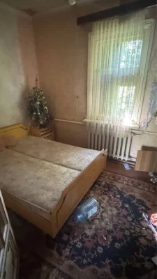 Добротний будинок, рівна ділянка