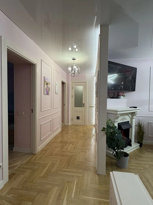 Продається 4х кімнатна квартира в центрі міста