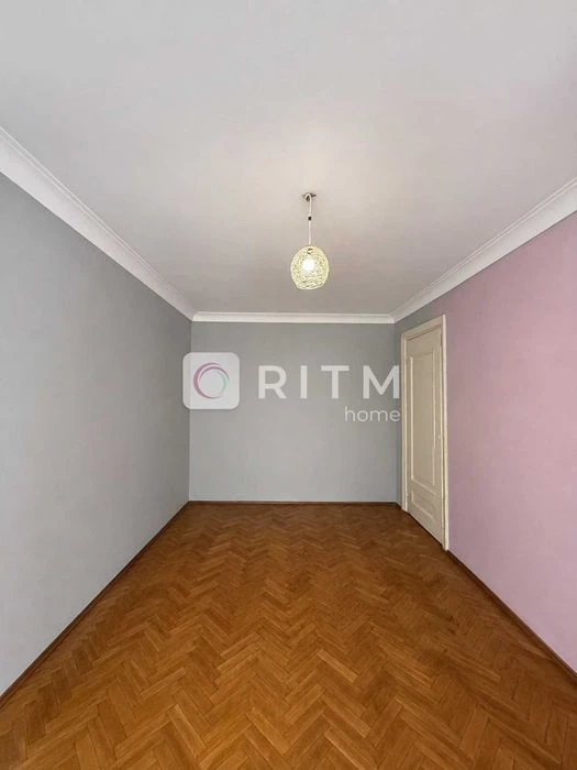 Продається 1-кімнатна квартира у центрі Луцька