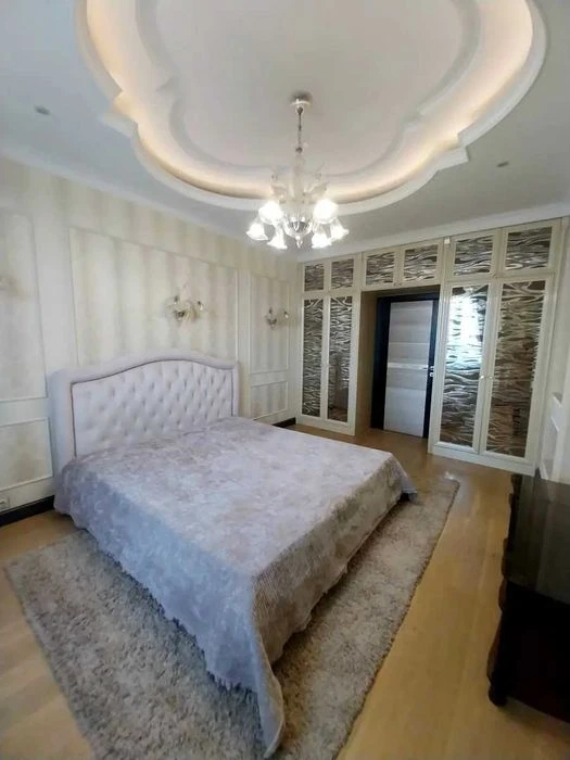 •  Стильна 3-к. кв. по вул. Дмитрівська 82