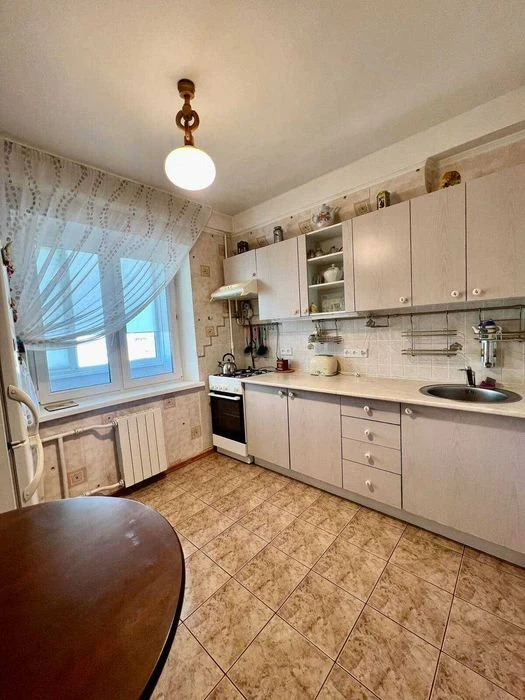 Продам 2 кімн квартиру недалеко від метро Оболонь вул.Левка