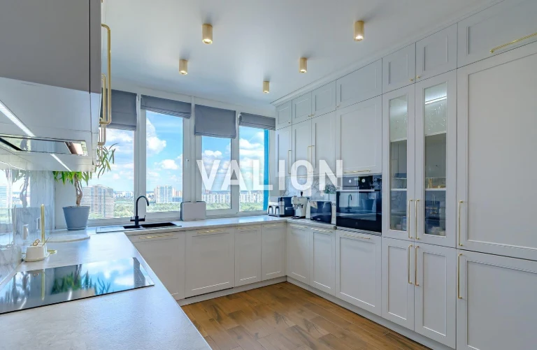 Продаж без % 3-кім. квартири 82,2 м² у ЖК Каховська, вулиця