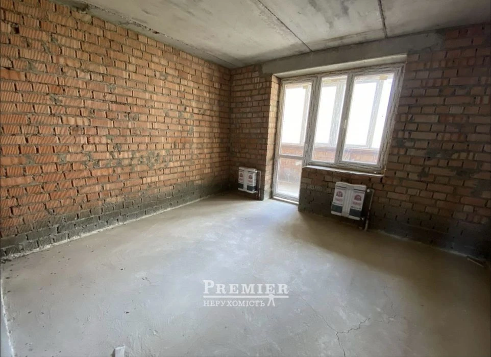 Продам 2 кімнатну на Сахарова