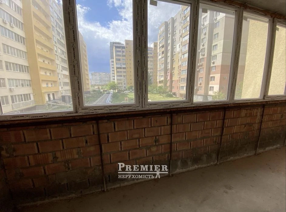 Продам 2 кімнатну на Сахарова