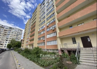 Продам 2 кімнатну на Сахарова