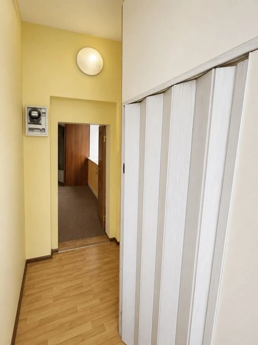 Тепла квартира з високими стелями (3,80 м) під проживання аб