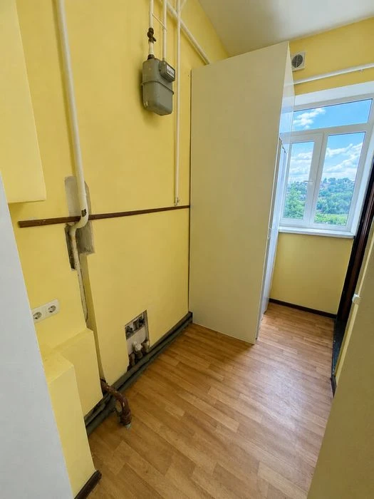 Тепла квартира з високими стелями (3,80 м) під проживання аб
