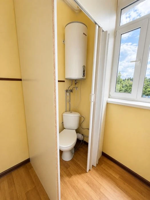 Тепла квартира з високими стелями (3,80 м) під проживання аб