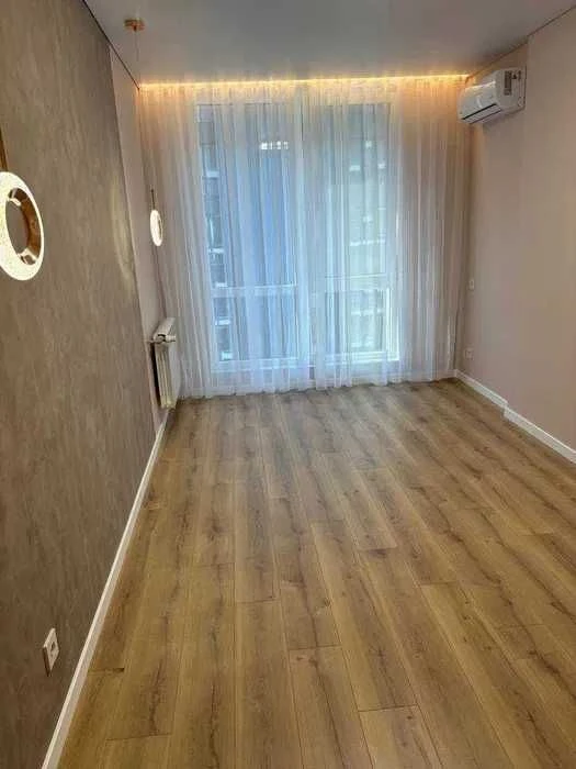 Продаж 1 кім квартира з ремонтом .