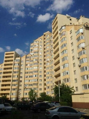 Продаж 2-кімнатної квартири 75 м², Тростянецька вул., 49