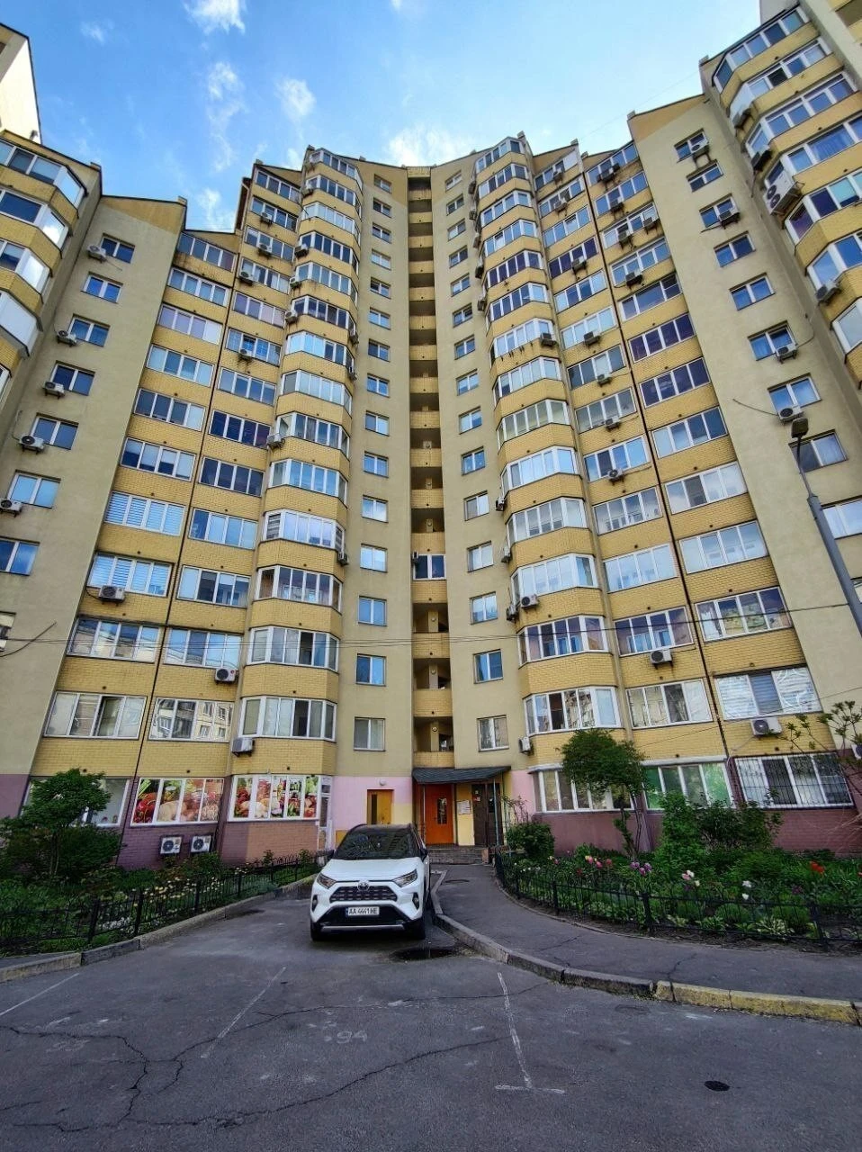 Продаж 2-кімнатної квартири 75 м², Тростянецька вул., 49