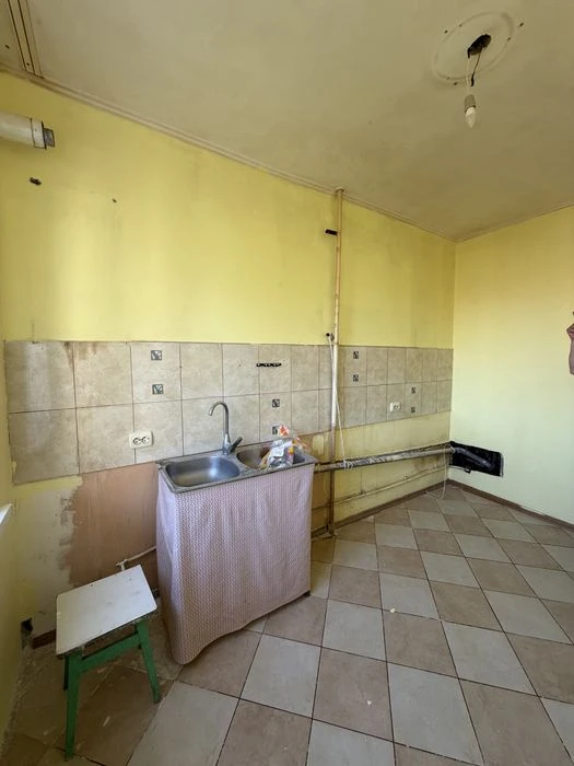 ТЕРМІНОВИЙ продаж 3-х кімн квартири з коморою