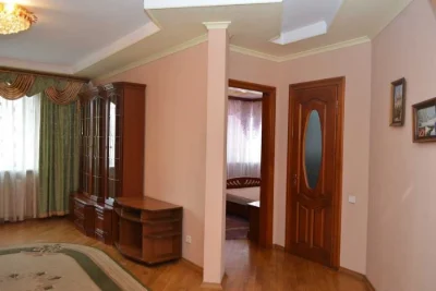 Продаж 3-кімнатної квартири 94м2 з ремонтом по вул. Червоної