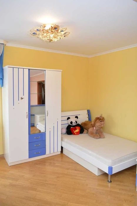 Продаж 3-кімнатної квартири 94м2 з ремонтом по вул. Червоної