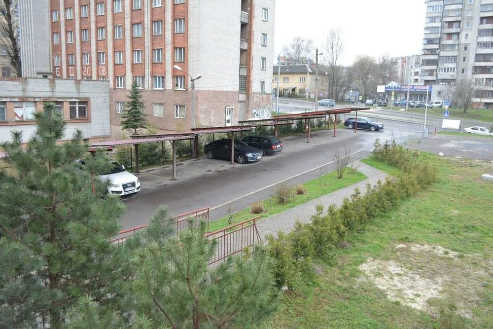 Продаж 3-кімнатної квартири 94м2 з ремонтом по вул. Червоної