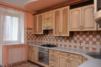 Продаж 3-кімнатної квартири 94м2 з ремонтом по вул. Червоної