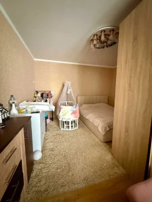 Новобудова з ремонтом на виставці за 1200 дол.  метр квадрат
