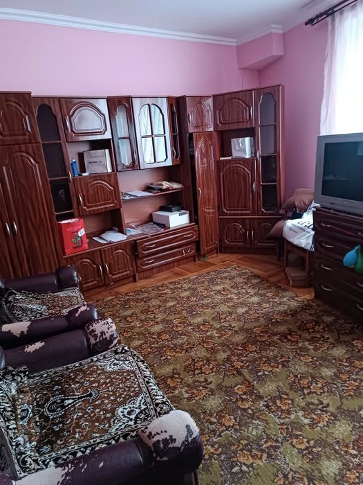 Продається 5-ти кімнатна квартира на Новому світі