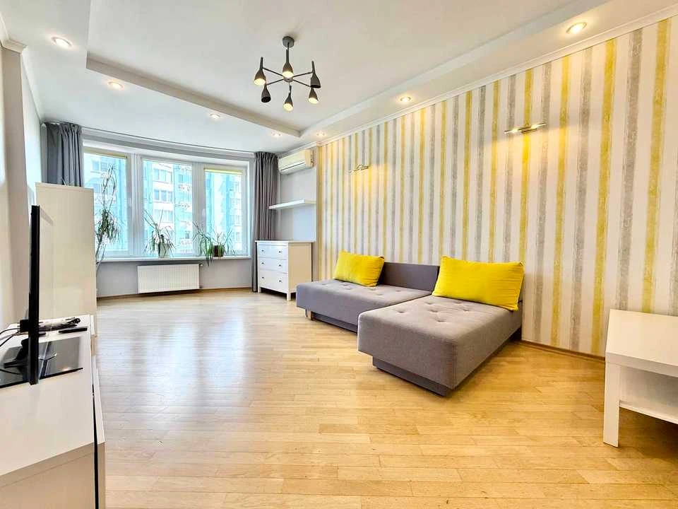 Квартира. Київ, Дніпровська набережна вул.